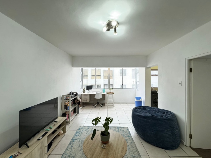 To Let 1 Bedroom Property for Rent in Sea Point Western Cape